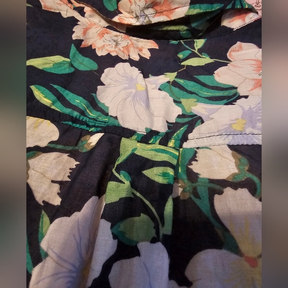 Old Navy Woman's Tropical Blouse Size Large - Picture 7 of 10